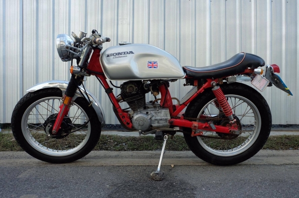 ขาย Honda wing 125 ทะเบียนเต็มพร้อมโอน แต่งสไตล์ ClubMan 250 ครับ อยู่กรุงเทพ ราคา 23000 บาทครับ