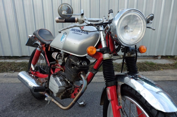 ขาย Honda wing 125 ทะเบียนเต็มพร้อมโอน แต่งสไตล์ ClubMan 250 ครับ อยู่กรุงเทพ ราคา 23000 บาทครับ