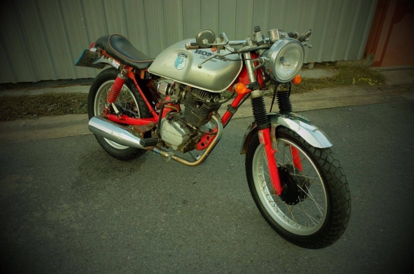 ขาย Honda wing 125 ทะเบียนเต็มพร้อมโอน แต่งสไตล์ ClubMan 250 ครับ อยู่กรุงเทพ ราคา 23000 บาทครับ