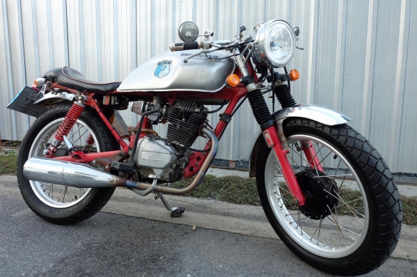 ขาย Honda wing 125 ทะเบียนเต็มพร้อมโอน แต่งสไตล์ ClubMan 250 ครับ อยู่กรุงเทพ ราคา 23000 บาทครับ