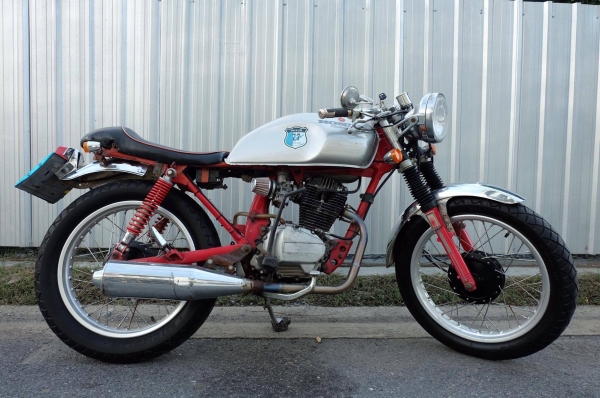 ขาย Honda wing 125 ทะเบียนเต็มพร้อมโอน แต่งสไตล์ ClubMan 250 ครับ อยู่กรุงเทพ ราคา 23000 บาทครับ