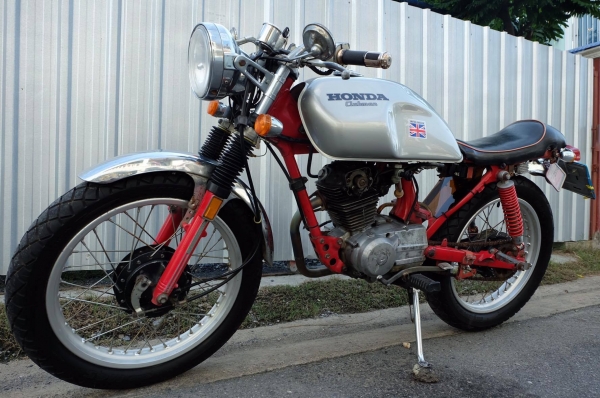 ขาย Honda wing 125 ทะเบียนเต็มพร้อมโอน แต่งสไตล์ ClubMan 250 ครับ อยู่กรุงเทพ ราคา 23000 บาทครับ