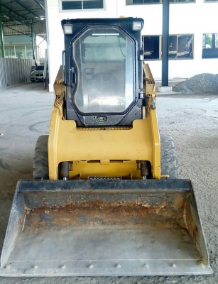 รถตักล้อยาง CAT.242B3 (รถจิ้งหรีด) รถตักล้อยาง CAT.242B3 (รถจิ้งหรีด)