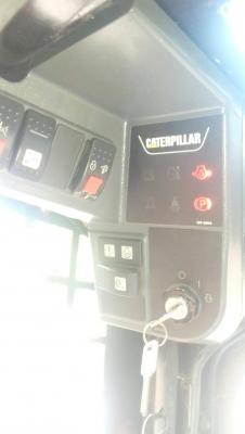 รถตักล้อยาง CAT.242B3 (รถจิ้งหรีด) รถตักล้อยาง CAT.242B3 (รถจิ้งหรีด)