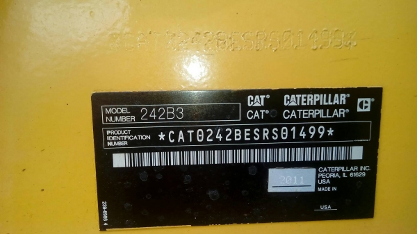 รถตักล้อยาง CAT.242B3 (รถจิ้งหรีด) รถตักล้อยาง CAT.242B3 (รถจิ้งหรีด)