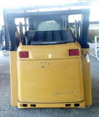 รถตักล้อยาง CAT.242B3 (รถจิ้งหรีด) รถตักล้อยาง CAT.242B3 (รถจิ้งหรีด)