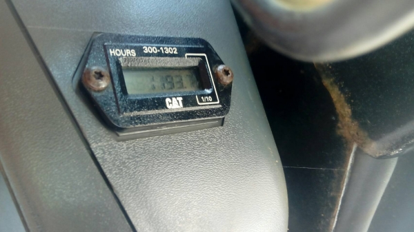 รถตักล้อยาง CAT.242B3 (รถจิ้งหรีด) รถตักล้อยาง CAT.242B3 (รถจิ้งหรีด)