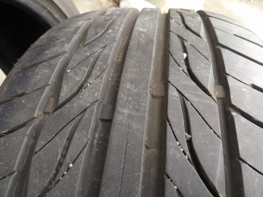 ยางสดดอกล้นๆ 215 50 17 ปลายปี 15 ชุดละ 4900 บาท ยางสดดอกล้นๆ 215 50 17 ปลายปี 15 ชุดละ 4900 บาท