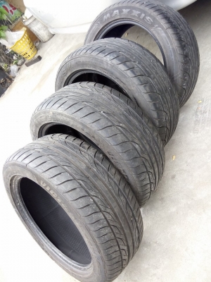 ยางสดดอกล้นๆ 215 50 17 ปลายปี 15 ชุดละ 4900 บาท ยางสดดอกล้นๆ 215 50 17 ปลายปี 15 ชุดละ 4900 บาท