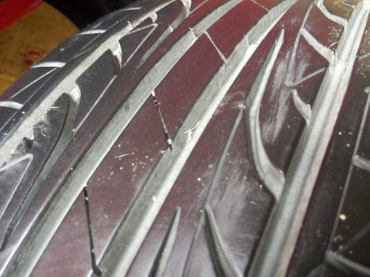 เบิกใหม่เส้นละ 5000 ขาย 4 เส้น 7500 ยางดันลอปขอบ 17 ปี 16 เบิกใหม่เส้นละ 5000 ขาย 4 เส้น 7500 ยางดันลอปขอบ 17 ปี 16