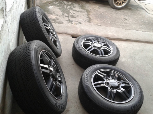 ล้ออีสุ ขอบ16นิ้ว6รู พร้อมยาง ชุดนี้ ราคา 5500 บาท