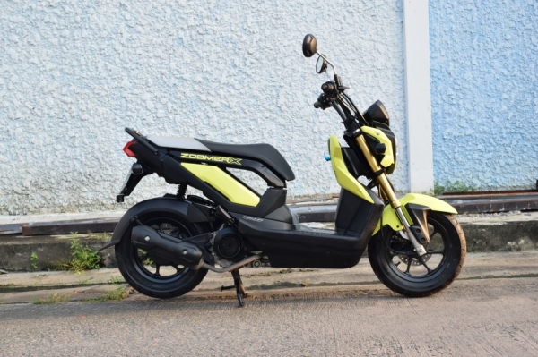 Zoomer x 2558 ตัวTop วิ่ง4000โล ไมล์ดำแดง มือเดียว ชื่อผู้หญิง รถบ้านแท้