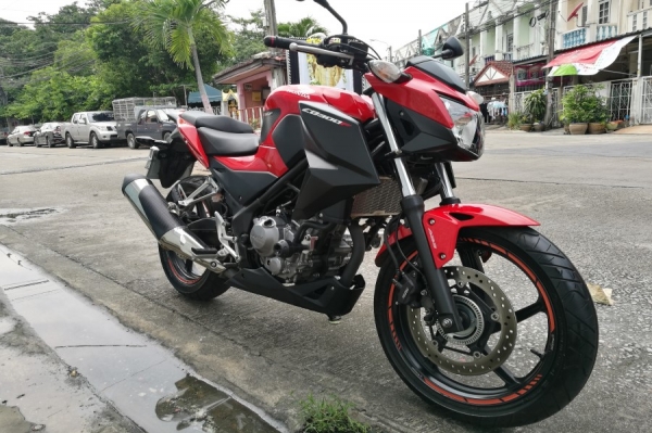 Cb300f 2558 วิ่ง5000โล รถบ้านแท้ เล่มชุดโอนครบ ภาษีพรบถึง60