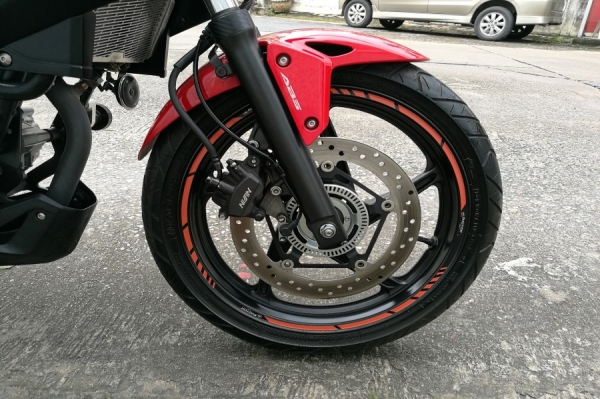 Cb300f 2558 วิ่ง5000โล รถบ้านแท้ เล่มชุดโอนครบ ภาษีพรบถึง60