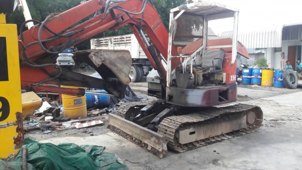 ขาย!! >>> IHI 55UU <<< ใช้งานได้ปกติ แถม หัวแย๊ก คุกกี้ขุดประปา ราคา 195,000 บาท คุ้มสุดๆ