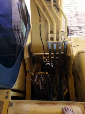 ขายรถแบคโค KOMATSU PC200-7 ใช้งาน16000ชั่วโมง ไฟฟ้าครบ เอกสารใบอินวอย ราคา1,500,000 สนใจโทร 090-8588220คุณนะ 093-3258446คุณบิว หรือเข้าดูสินค้าอื่นๆได้ที่ www.narong2truck.com หรือ www.truck.in.th/498 หรือเพจFacebook ณรงค์ ซื้อขายรถมือสอง (เว็บไซต์ส่วนตัว