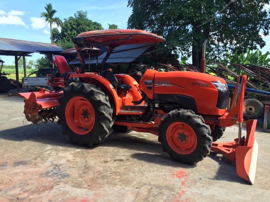 ขายรถไถคูโบต้า L4708SP สภาพสวยๆ ใช้งานน้อยทำงาน 700 ชัวโมง อุปกรณ์ใบมีดดันดินหน้าและโลเตอร์รีจอบหมุน ราคา 458,000 บาท สนใจติดต่อ 081-9136451 ค่ะ หรือ ขอดูรูปผ่านทาง Line:bow6451