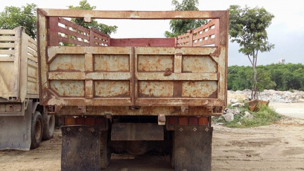 **655,000 บ.ต่อรอง/// 10ล้อ2เพลาดั้ม ISUZU ROCKY FVZ-230 แรง (นางฟ้า195 แท้) เครื่อง 6BG1-4 Turbo in.(ลงเล่ม) เกียร์ อีตั้น คานหน้าใหญ่ 2เพลาเดิม คัสซีสวย หัวดี ภายในดี พาวเวอร์/ทริฟฟี่/แอร์ ครบ ดั้มเหล็กSMM-สามมิตรฯ สภาพดี ยาง10เส้น สภาพ60-65\% ตามสภาพ เล