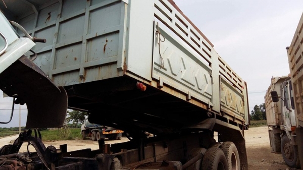 **655,000 บ.ต่อรอง/// 10ล้อ2เพลาดั้ม ISUZU ROCKY FVZ-230 แรง (นางฟ้า195 แท้) เครื่อง 6BG1-4 Turbo in.(ลงเล่ม) เกียร์ อีตั้น คานหน้าใหญ่ 2เพลาเดิม คัสซีสวย หัวดี ภายในดี พาวเวอร์/ทริฟฟี่/แอร์ ครบ ดั้มเหล็กSMM-สามมิตรฯ สภาพดี ยาง10เส้น สภาพ60-65\% ตามสภาพ เล