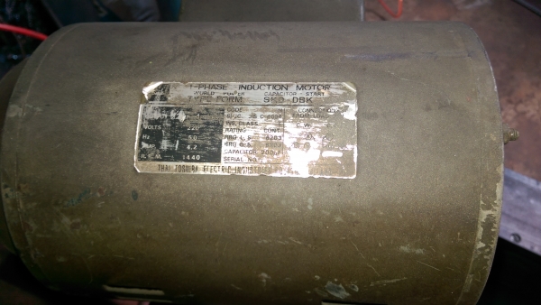 ขายครับขาย แท่นเลื่อย ใบวงเดือน ขนาด 10" ตัดไม้ อลูมิเนียม พลาสติก ฯลฯ มอเตอร์ TOSHIBA 1/2 HP ไฟบ้าน พร้อม bar รับชินงาน ยาวประมาณ 3m. รุ่นเก่า เหล็กหนา โครงสร้างดี เก่าเก็บ ยังใช้ได้สมบูรณ์ พร้อมใช้ ขาย 11000 บาท 0814583376 เอก ปทุม