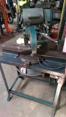 ขายครับขาย แท่นเลื่อย ใบวงเดือน ขนาด 10" ตัดไม้ อลูมิเนียม พลาสติก ฯลฯ มอเตอร์ TOSHIBA 1/2 HP ไฟบ้าน พร้อม bar รับชินงาน ยาวประมาณ 3m. รุ่นเก่า เหล็กหนา โครงสร้างดี เก่าเก็บ ยังใช้ได้สมบูรณ์ พร้อมใช้ ขาย 11000 บาท 0814583376 เอก ปทุม