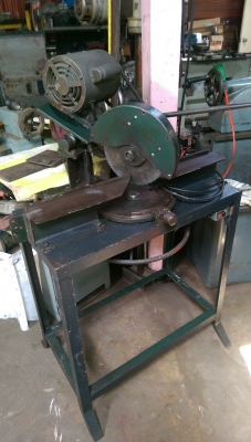 ขายครับขาย แท่นเลื่อย ใบวงเดือน ขนาด 10" ตัดไม้ อลูมิเนียม พลาสติก ฯลฯ มอเตอร์ TOSHIBA 1/2 HP ไฟบ้าน พร้อม bar รับชินงาน ยาวประมาณ 3m. รุ่นเก่า เหล็กหนา โครงสร้างดี เก่าเก็บ ยังใช้ได้สมบูรณ์ พร้อมใช้ ขาย 11000 บาท 0814583376 เอก ปทุม