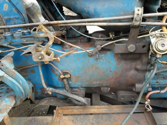 รถไถฟอร์ด 6600 มีเล่มทะเบียน 2เพลา