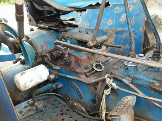 รถไถฟอร์ด 6600 มีเล่มทะเบียน 2เพลา