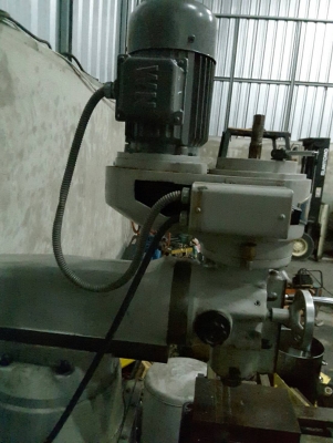 ขายเครื่องมิลลิ่งเก่าไต้หวันครับสภาพตามรูปไฟ380vขาย70000สนใจมาดูของก่อนครับน่าใช้สภาพสวย