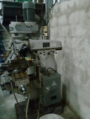 ขายเครื่องมิลลิ่งเก่าไต้หวันครับสภาพตามรูปไฟ380vขาย70000สนใจมาดูของก่อนครับน่าใช้สภาพสวย