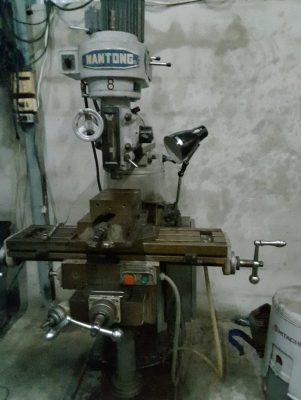 ขายเครื่องมิลลิ่งเก่าไต้หวันครับสภาพตามรูปไฟ380vขาย70000สนใจมาดูของก่อนครับน่าใช้สภาพสวย