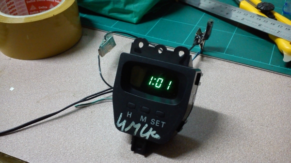 นาฬิกาดิจิตอลติดรถ Mitsubishi L400