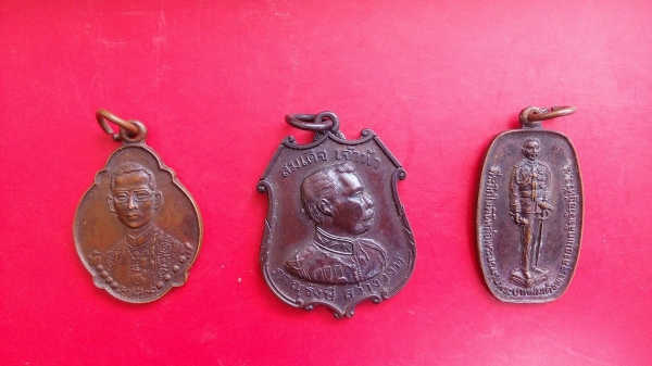 3 เหรียญ