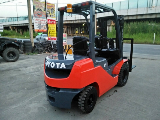 โฟล์คลิฟ 2.5ตัน Toyota รุ่น8 เสา 4.3เมตร ไซชิฟ