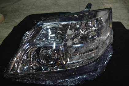 ขายไฟหน้า TOYOTA ALPHARD ปี 06 โตโยต้า อัลพาร์ด อะไหล่รถยนต์ มือสอง