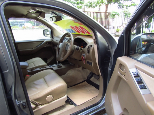 NISSAN NAVARA 2.5 CALIBRE CAB4 AT ปี 2010 NISSAN NAVARA 2.5 CALIBRE CAB4 AT ปี 2010