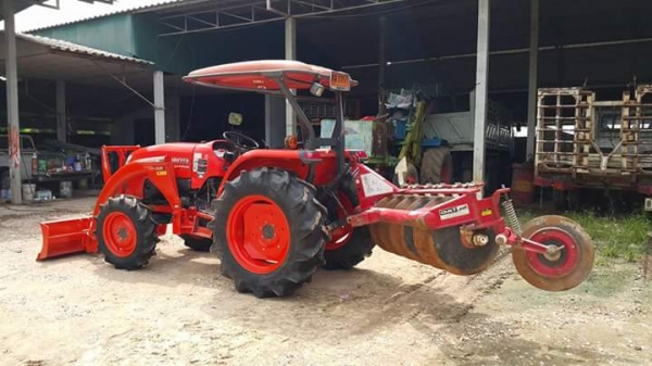 ขายคูโบต้า L 4708(4 WD) สภาพสวยพร้อมใช้งานอุปกรณ์ ใบมีด ตราช้าง กับ ผาน  6 CMT ราคา 385,000 ระบบไฮโลลิคดี