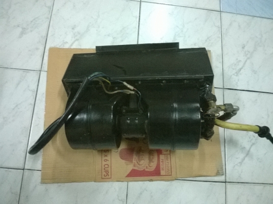 ขายตู้แอร์ E30 ยกลูก สภาพokไม่แตกหัก สายไฟครบ ราคา1500 โทร0924462525โส กทม