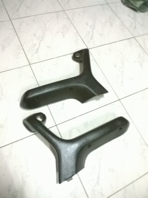 ขายนวมจับข้างประตูหน้า E30 1คู่  สภาพสวย ราคา500 โทร0924462525โส กทม