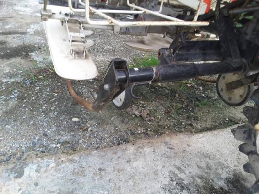 ขายรถดำนาเก่านอกแท้ๆสี่แถวสามล้อนั่งขับแต่ขายราคาเดินตาม15500 พร้อมใช้งานสะดวกประหยัดเวลา