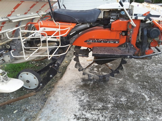 ขายรถดำนาเก่านอกแท้ๆสี่แถวสามล้อนั่งขับแต่ขายราคาเดินตาม15500 พร้อมใช้งานสะดวกประหยัดเวลา