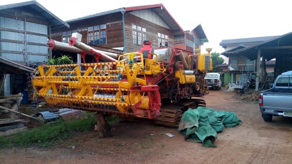 ขายรถเกี่ยวข้าว ศักดิ์พัฒนา ช่วงล่าง12 เครื่องอีซูซุ175 อุ้ม2.5ตัน ทำงานได้เลย