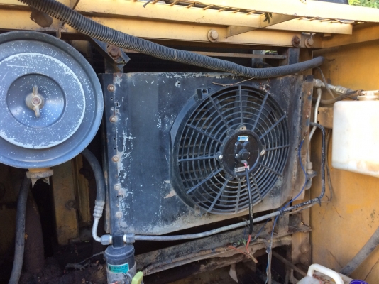 ขาย แบคโฮ แคท E120B ทำสีเหมือนรุ่น D