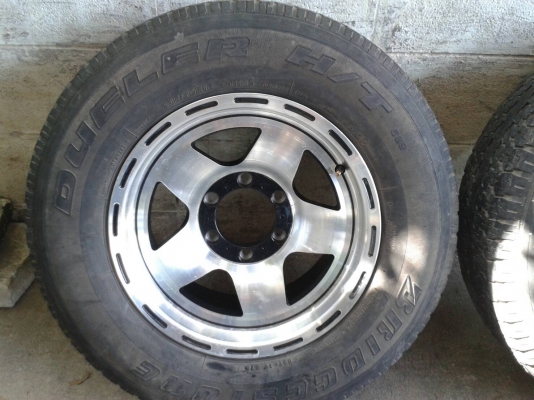 ล้อใหม่ขอบ16นิ้ว6รู พร้อมยางเปอเซน ชุดนี้ ราคา 7800 บาท