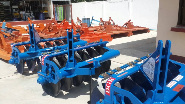 เครื่องจักรกลการเกษตร ลดต้นทุนเพิ่มกำไรเพื่อเกษตรกร เครื่องตัดหญ้า จานไถ เครื่องเจาะหลุม ราคาขายส่งหน้าโรงงาน 099-2249429