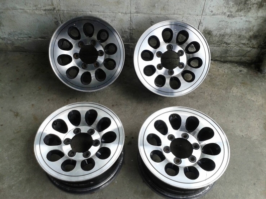 เอนไก  ขอบ15นิ้ว6รู ชุดนี้ ราคา 5500 บาท