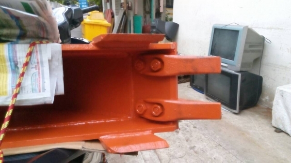 รับสั่งทำบุ้งกี้รถแมคโคเล็ก คูโบต้า โคมัสสุ  โกเบโก้ ขนาดความกว้าง 20-25-30 ซม.   3 ขนาด ลูกละ 8000 บาทครับ ลูกค้ามารับเองครับ