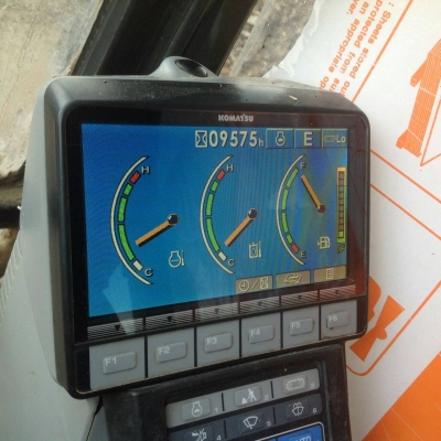 ขายรถแบคโฮ KOMATSU PC210-8 เอกสารเล่มทะเบียน 9575 ชม.ราคา 1500000