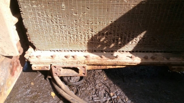 ขายล้อนำรถแทรกเตอร์ และหม้อนํ้า D-5 ขายไม่แพงครับ