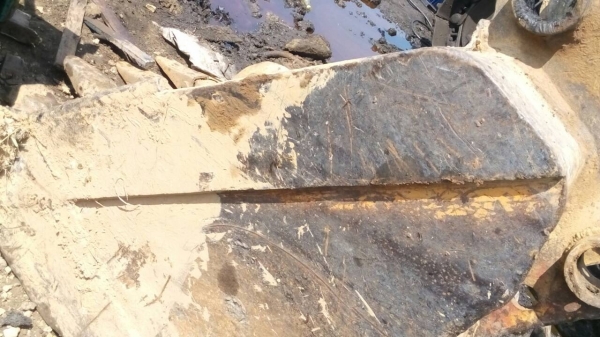 ขายบุ้งกี้เก่าสภาพสวย ใส่ได้หลายรุ่น  200โกเบโก้ กว้าง 115 ซม ขายไม่แพงครับ